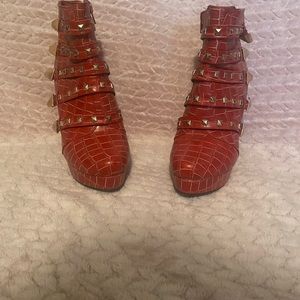 Dots red rustic trim in gold ankle boot